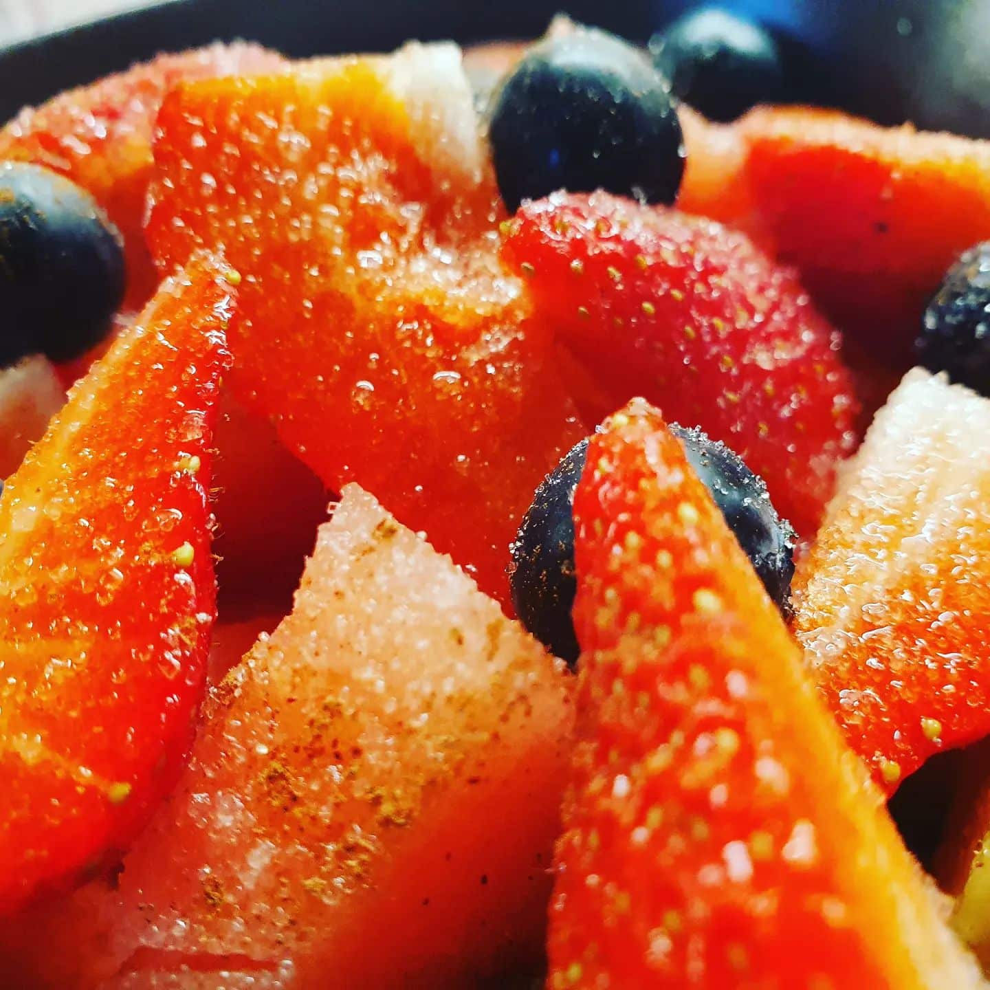 Pour ce matin une salade de fruit rouge frais pour contré cette chaleur !

#lelionvg #fruits #vegan #foodblog #veganfood #red #stramberry #fraises #foodie #foodlover #food #foodporn #foryou #morning #breakfast #love #summer #goodvibes #positivevibes